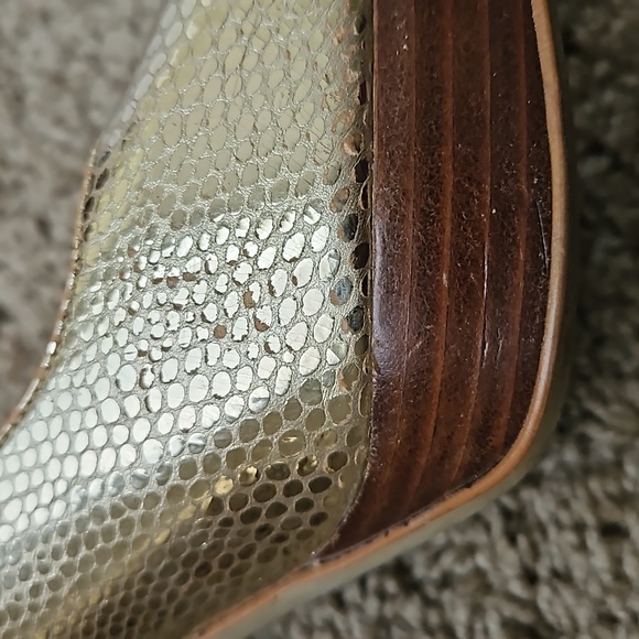 Gold Michael Kors heels! - Picture 5 of 8